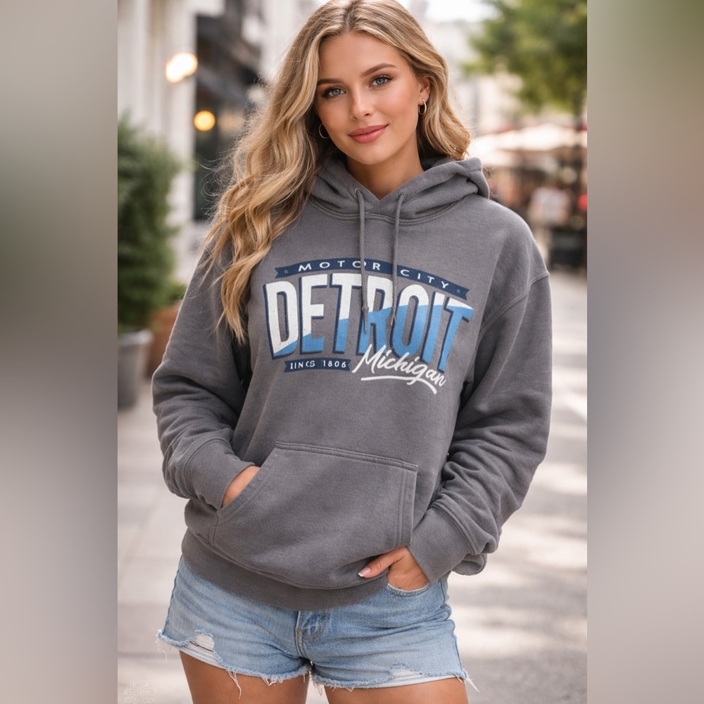 Gildan | Detroit Michigan Motor City Graphic Hoodie Sweatshirt | Size Small